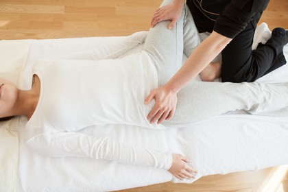 股関節マッサージ